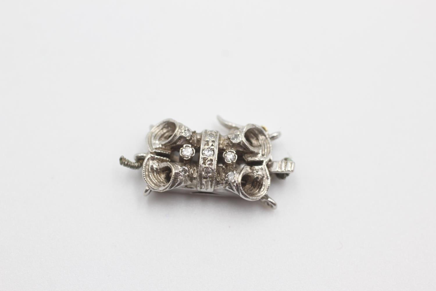 9ct white gold diamond clasp (3.2g)