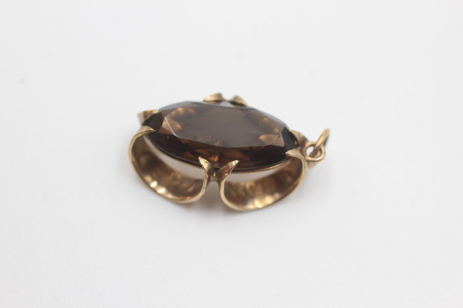 9ct gold smokey quartz stylised pendant (2.9g) - Image 2 of 4