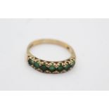 9ct gold emerald half eternity band ring (2.2g) Size S