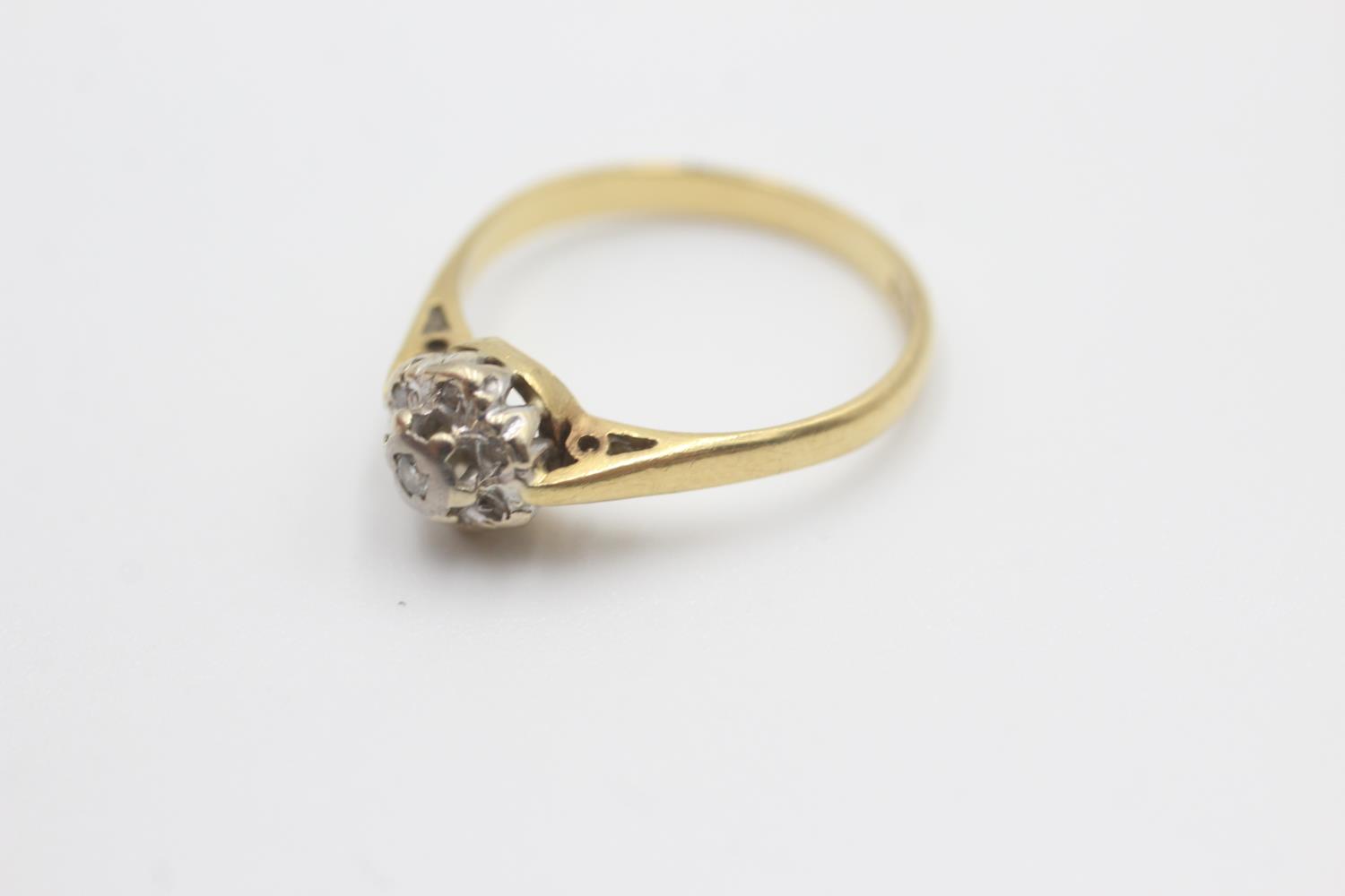 18ct gold diamond ring (2.6g) Size M - Image 3 of 4