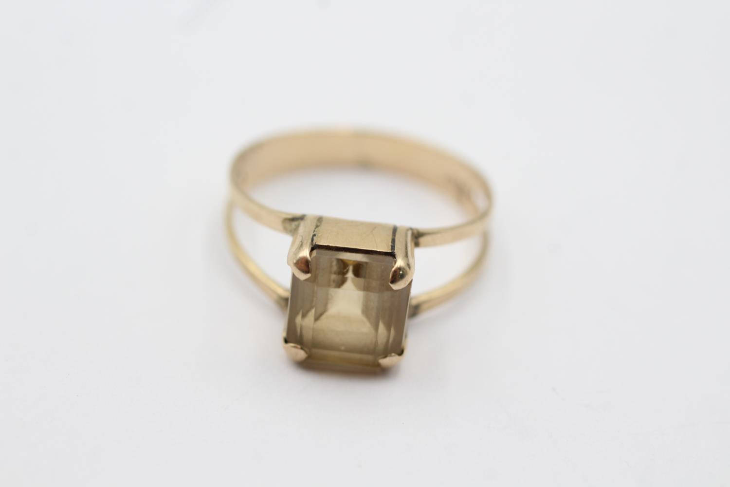 9ct gold princess cut smokey quartz solitaire ring (2.5g) size O