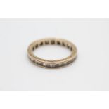 9ct gold synthetic spinel eternity ring (2.2g) Size P