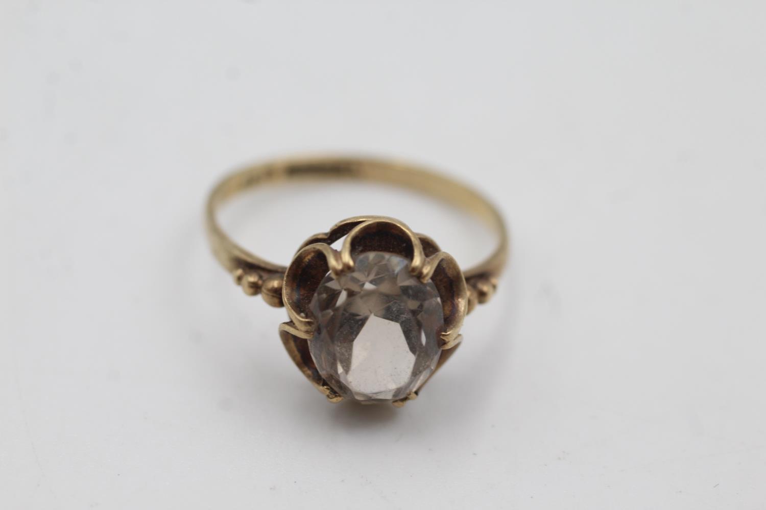 9ct gold smoky quartz granulated shoulder detail cocktail ring (2.5g size Q)