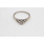 18ct gold diamond ring (2g) size M