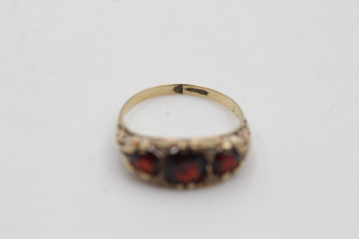 9ct gold garnet & diamond gypsy set ring (2.6g) size M - Image 2 of 4