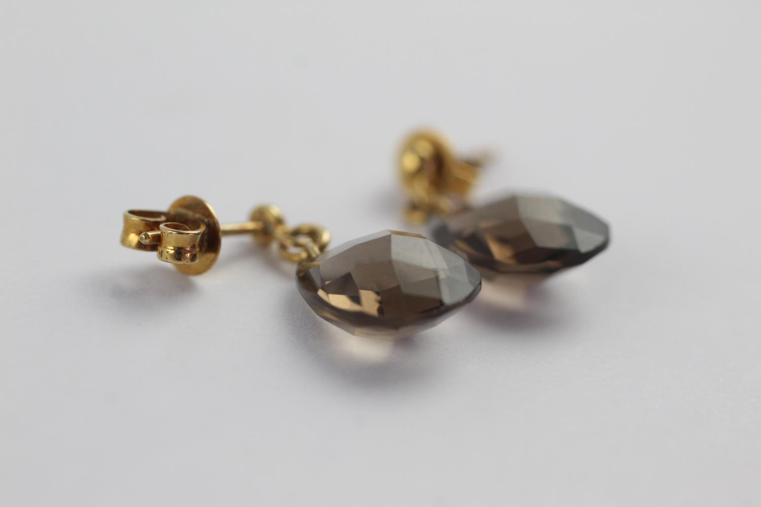 9ct gold faceted smoky quartz drop stud earrings (2.2g) - Image 3 of 5