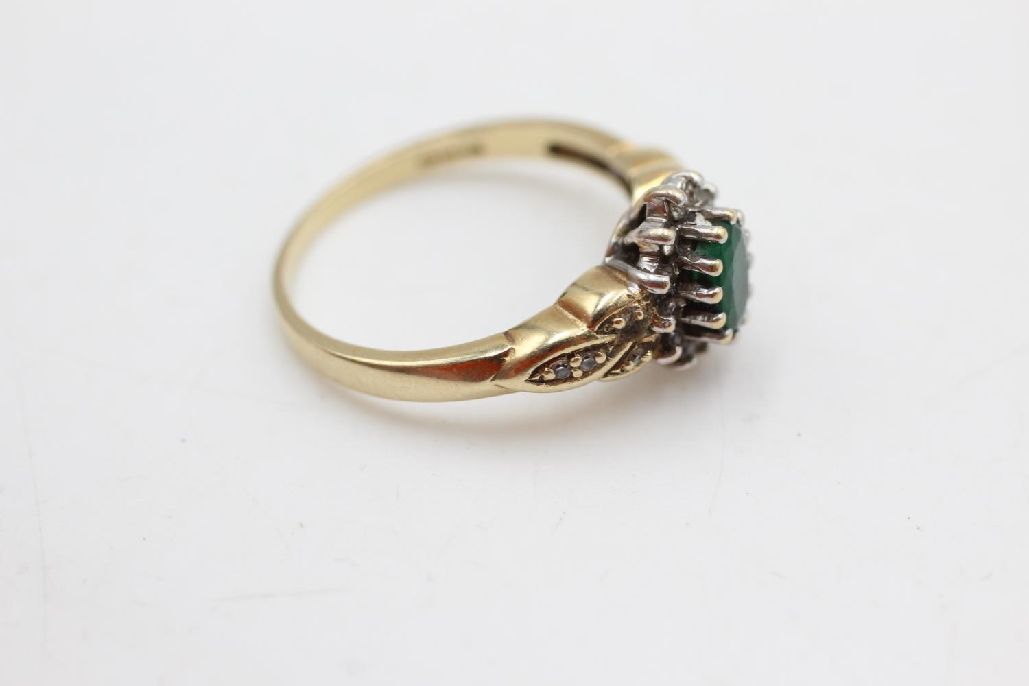 9ct gold vintage emerald & diamond dress ring (3.4g) sizer Q - Image 2 of 4