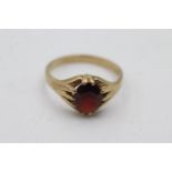 9ct gold garnet claw set dress ring (4.9g) size X