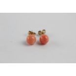 9ct gold coral stud earrings (0.7g)