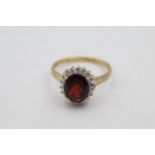 9ct gold garnet & diamond halo dress ring (3.2g) size S