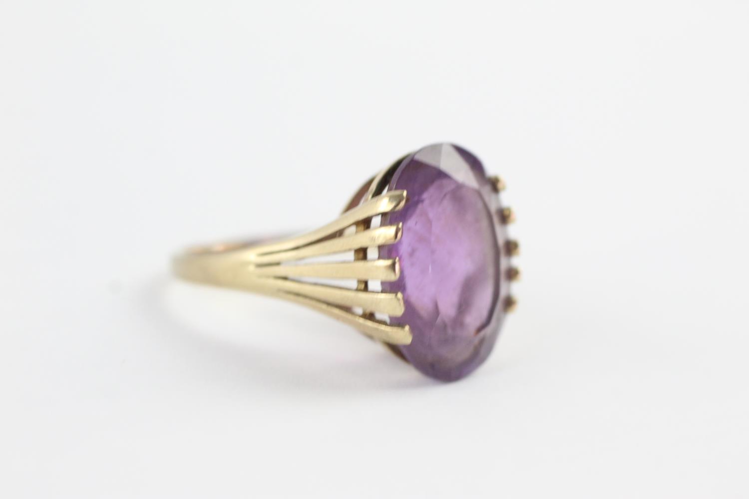 9ct gold amethyst high profile setting cocktail ring (3.8g) size O - Image 3 of 9
