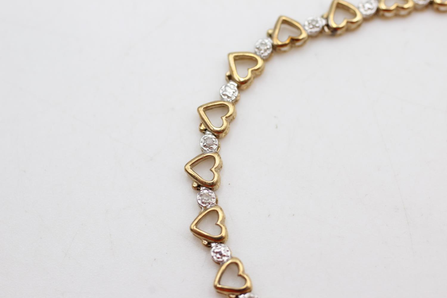 9ct gold diamond set heart chain link panel bracelet (4.6g) - Image 3 of 5