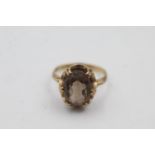 9ct gold smoky quartz scalloped setting cocktail ring (3g) size M