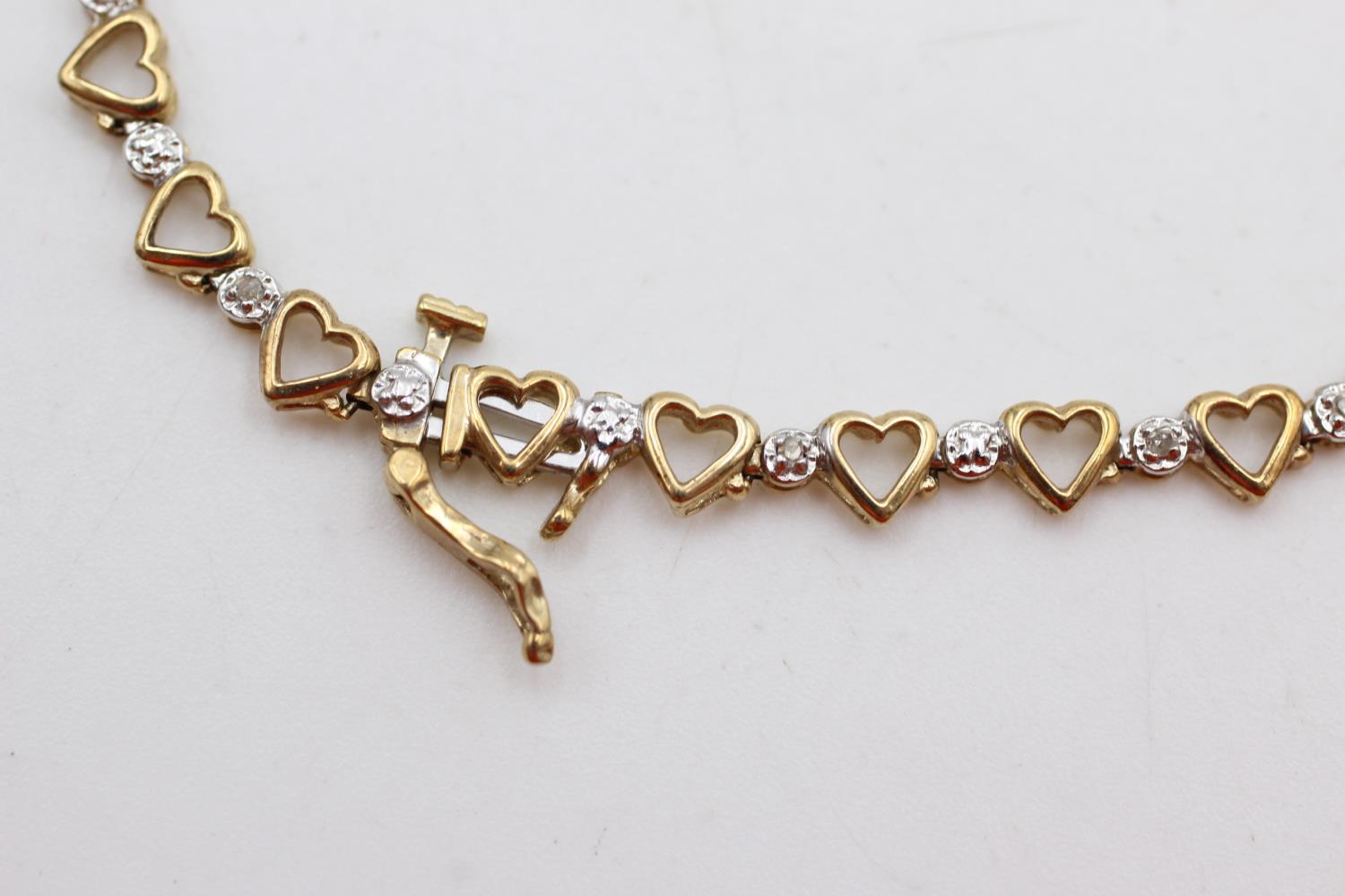 9ct gold diamond set heart chain link panel bracelet (4.6g) - Image 2 of 5