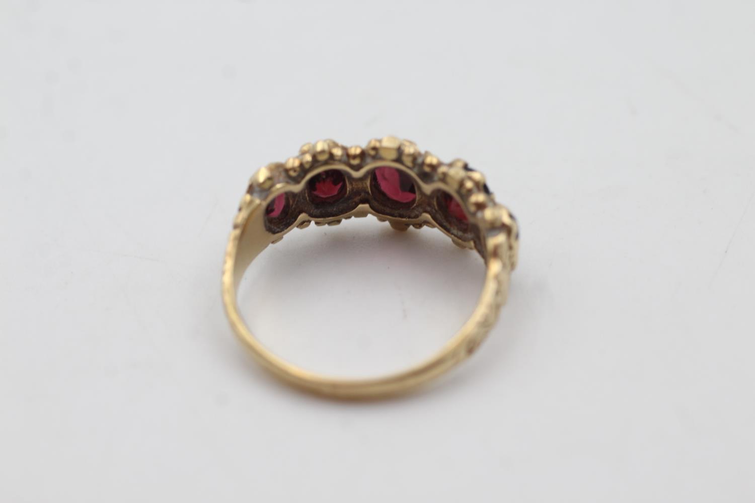 9ct gold garnet five stone gypsy set ring (3.7g) size N - Image 4 of 4