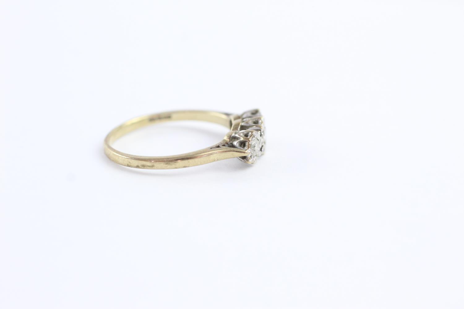 9ct gold diamond trilogy ring (2.6g) size R - Image 7 of 8