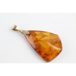 9ct gold bail Baltic amber pendant (6.1g)