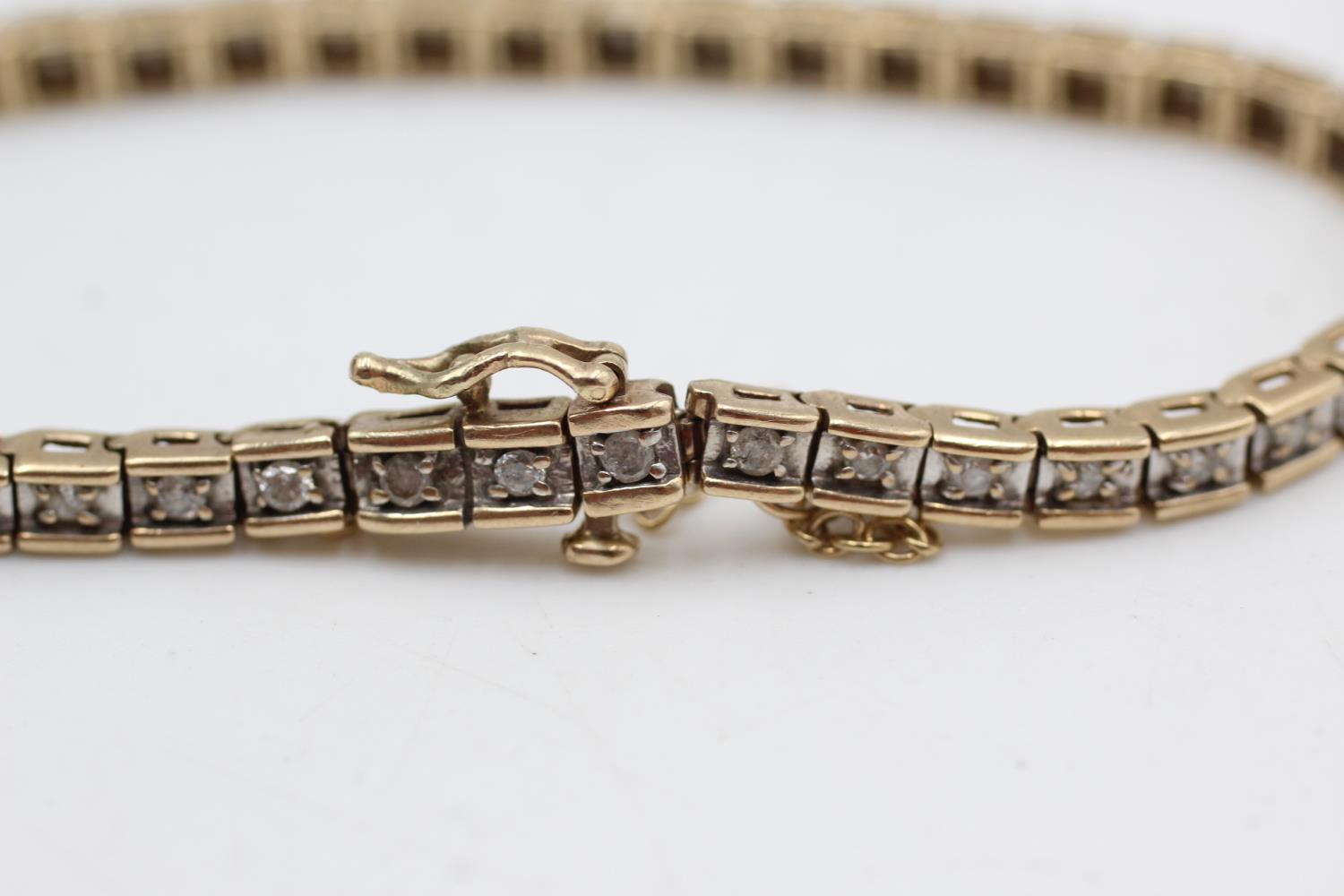 9ct gold vintage diamond panel bracelet (9.8g) - Image 2 of 5