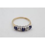 14ct gold sapphire & clear gemstone five stone ring (2.5g) size R