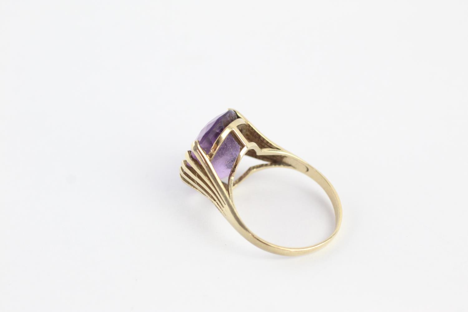 9ct gold amethyst high profile setting cocktail ring (3.8g) size O - Image 8 of 9