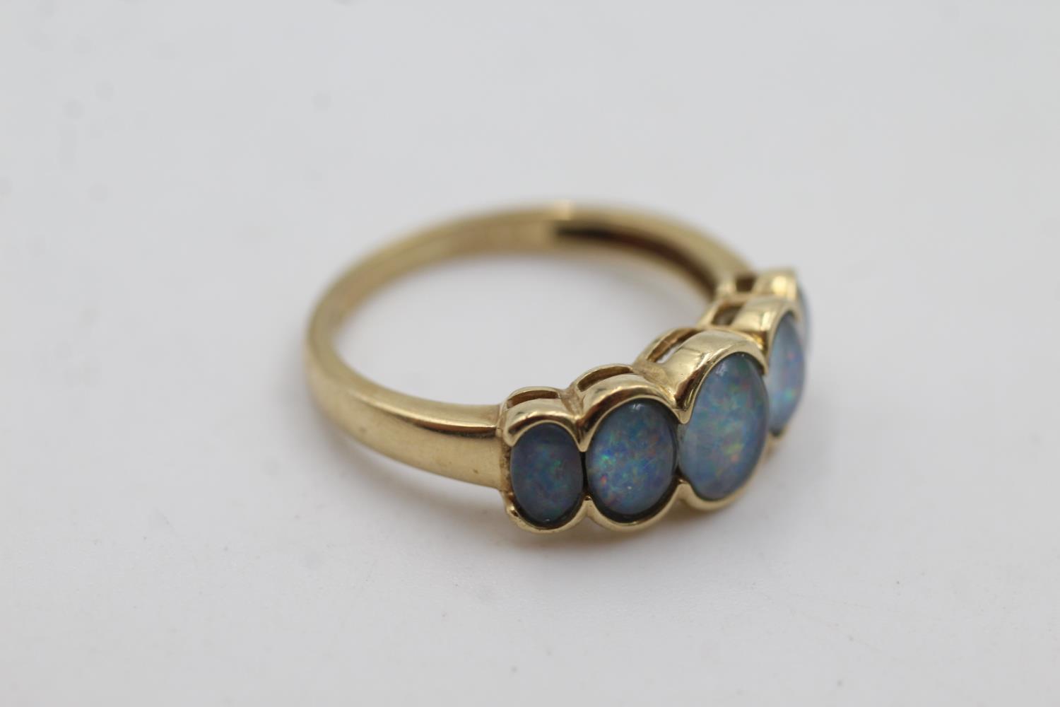 9ct gold opal five stone ring (2.5g) size N - Image 4 of 5