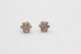 18ct gold diamond stud earrings (1.3g)