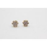 18ct gold diamond stud earrings (1.3g)