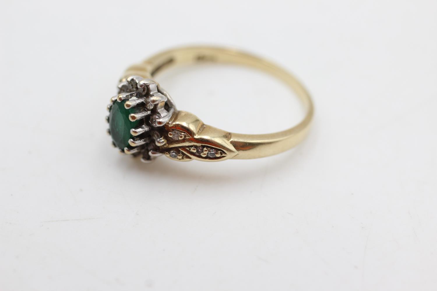 9ct gold vintage emerald & diamond dress ring (3.4g) sizer Q - Image 3 of 4