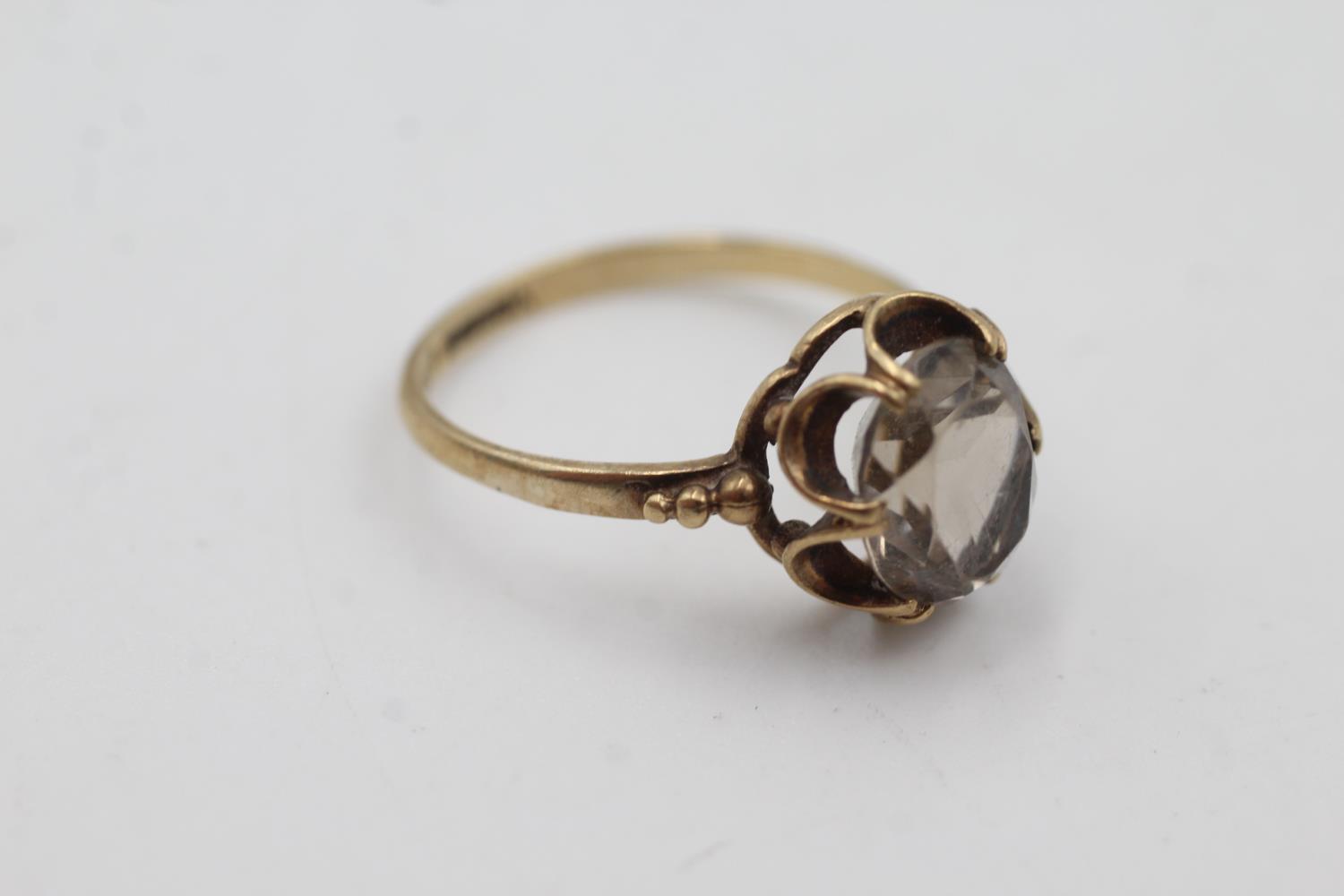 9ct gold smoky quartz granulated shoulder detail cocktail ring (2.5g size Q) - Image 4 of 4