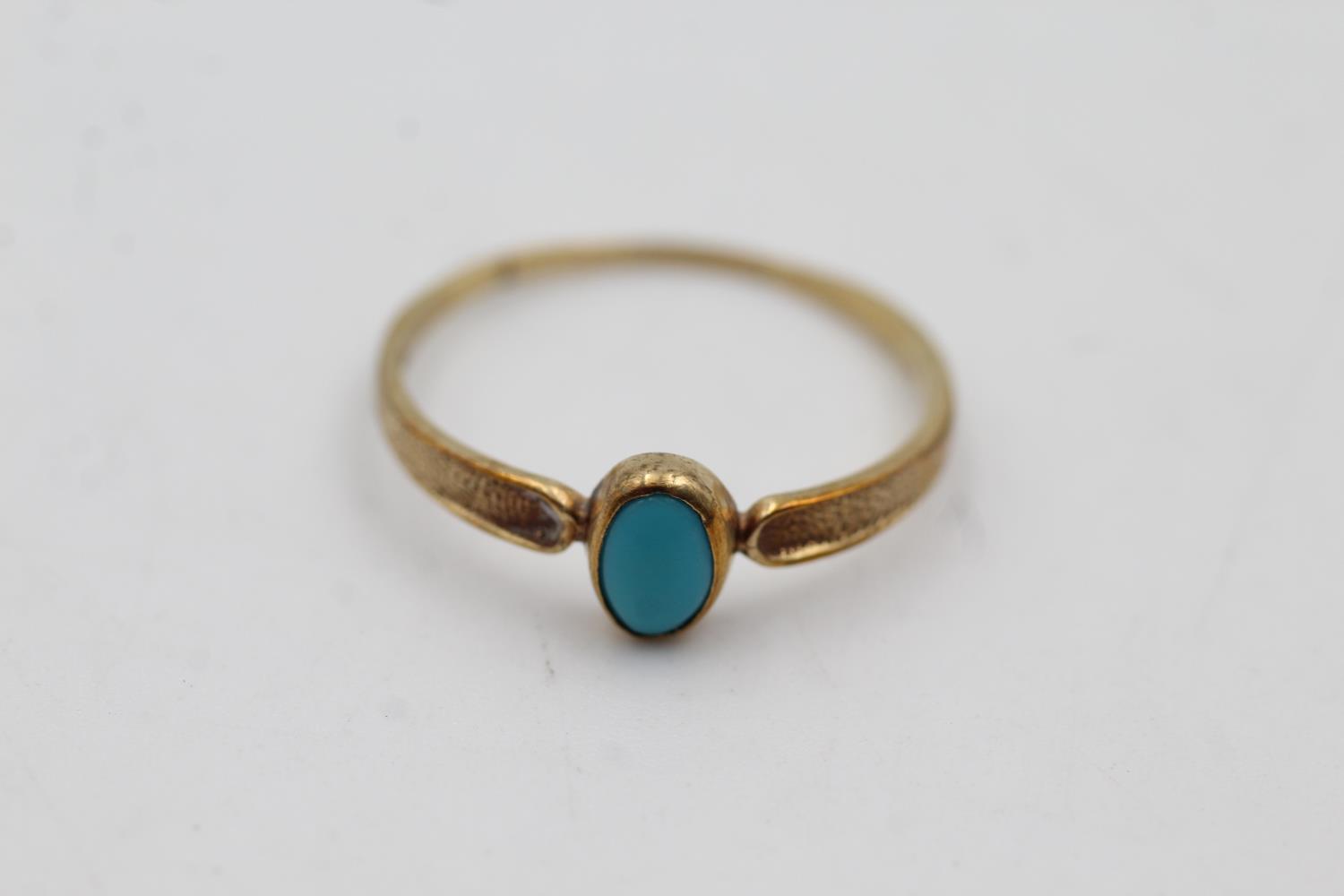 9ct gold turquoise solitaire ring (1.1g) size R