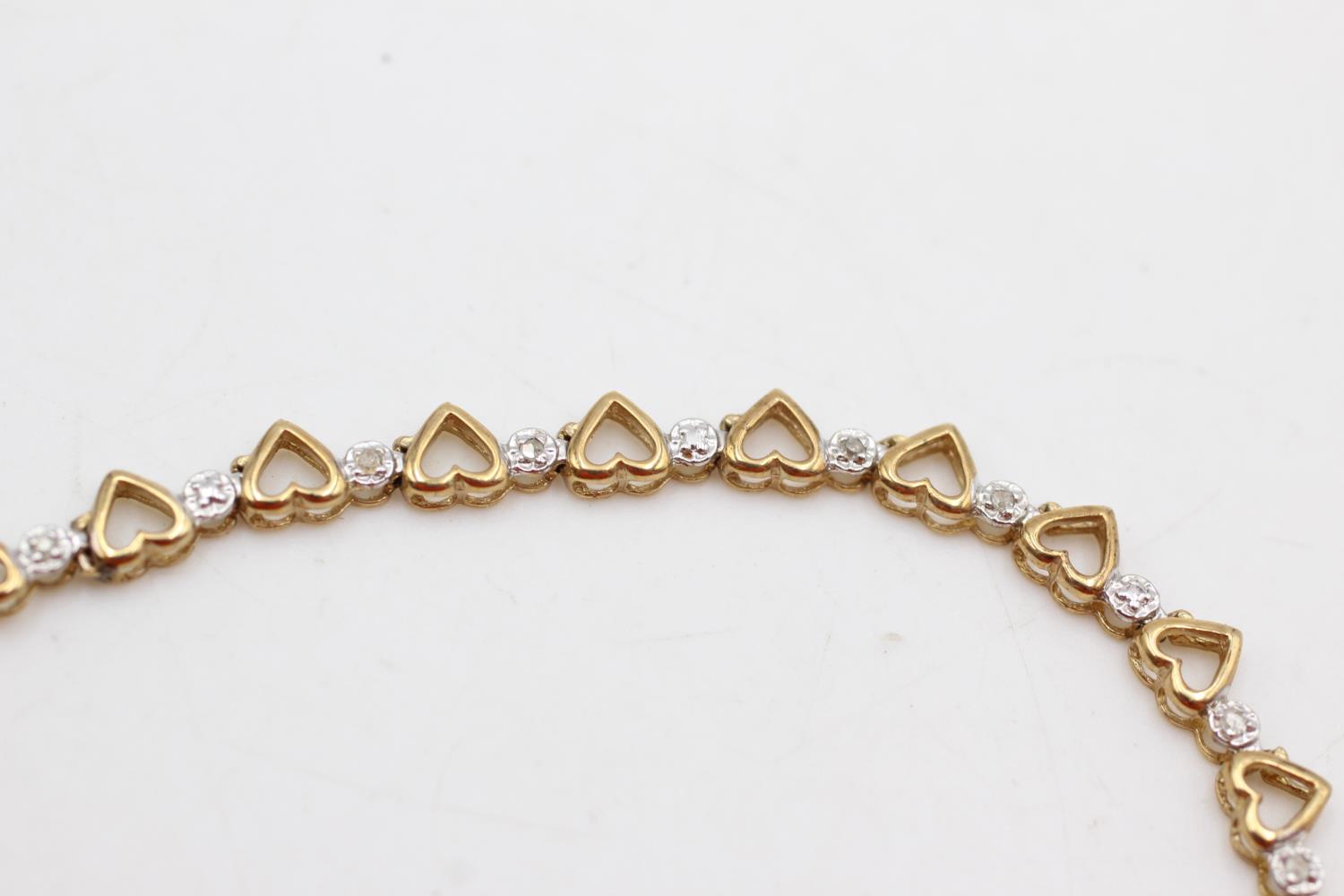 9ct gold diamond set heart chain link panel bracelet (4.6g) - Image 4 of 5