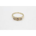 9ct gold diamond trilogy ring (2.3g) size M