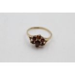 9ct gold garnet floral ring (2g) size N