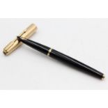 Vintage PARKER 61 Black FOUNTAIN PEN w/ Rolled Gold Cap WRITING