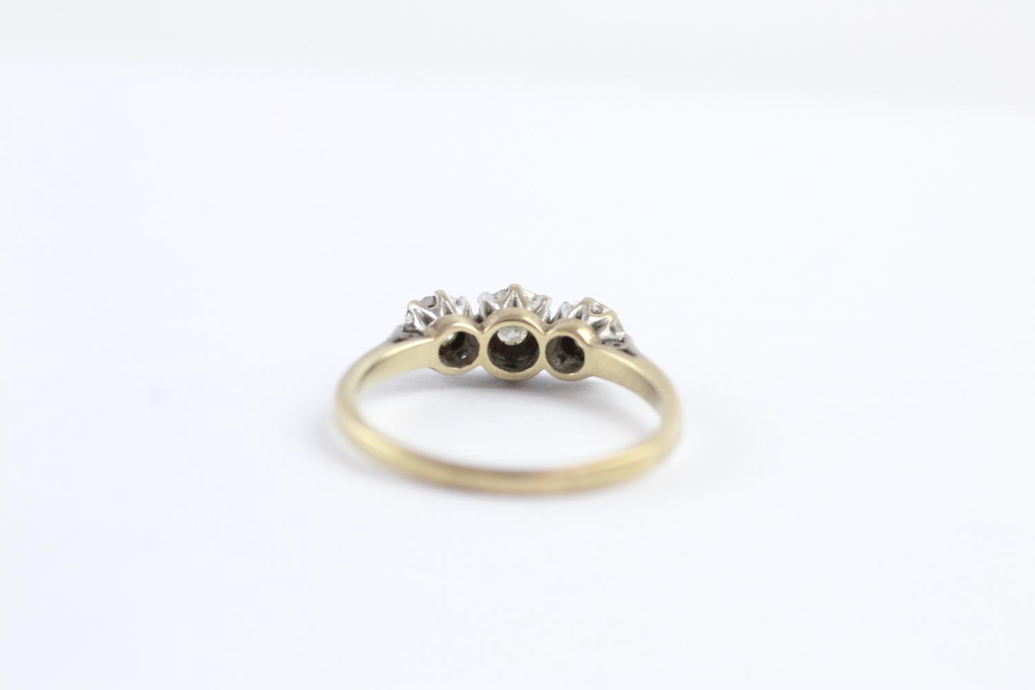 9ct gold diamond trilogy ring (2.6g) size R - Image 5 of 8