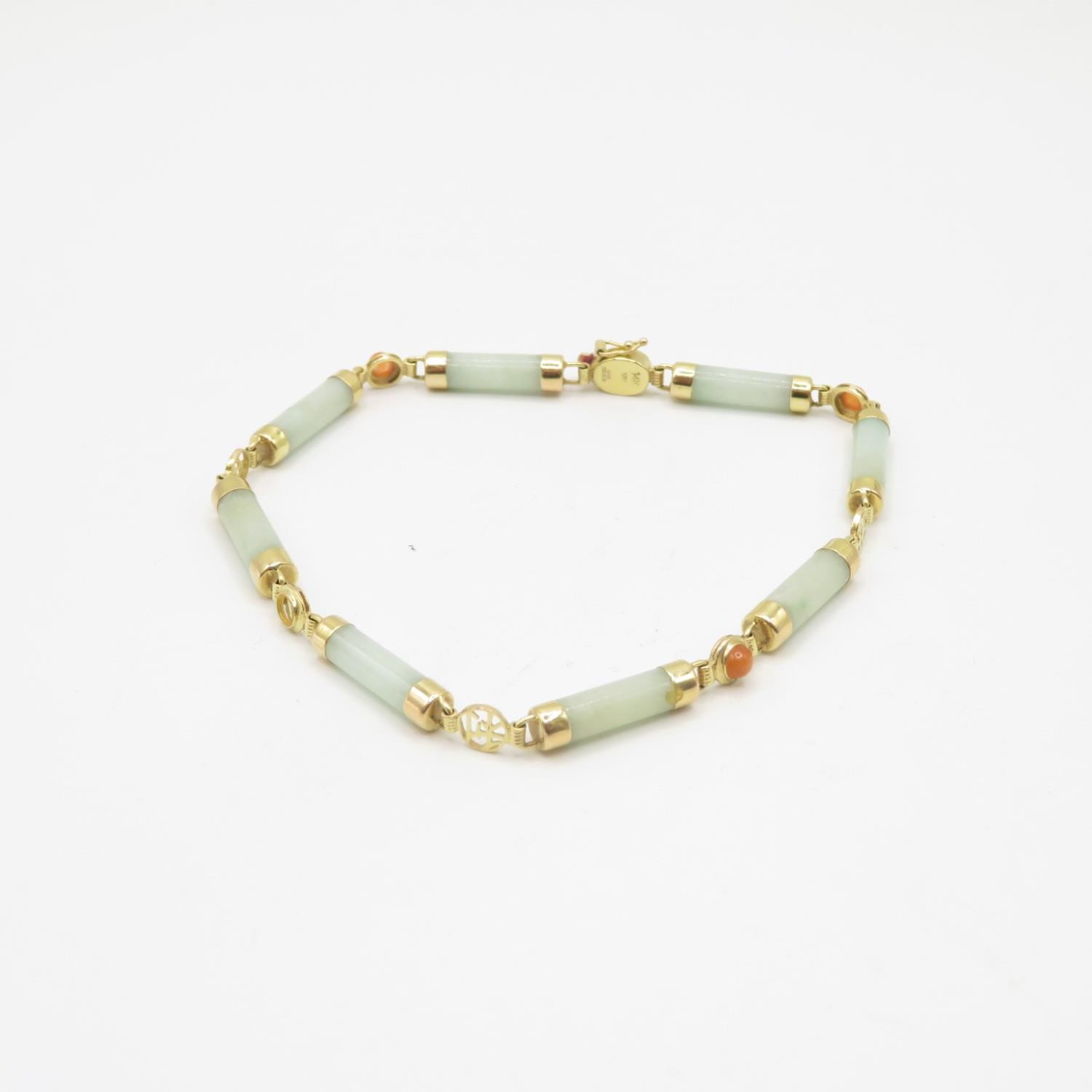 14ct gold and jadeite bracelet 20cm long 7.6g