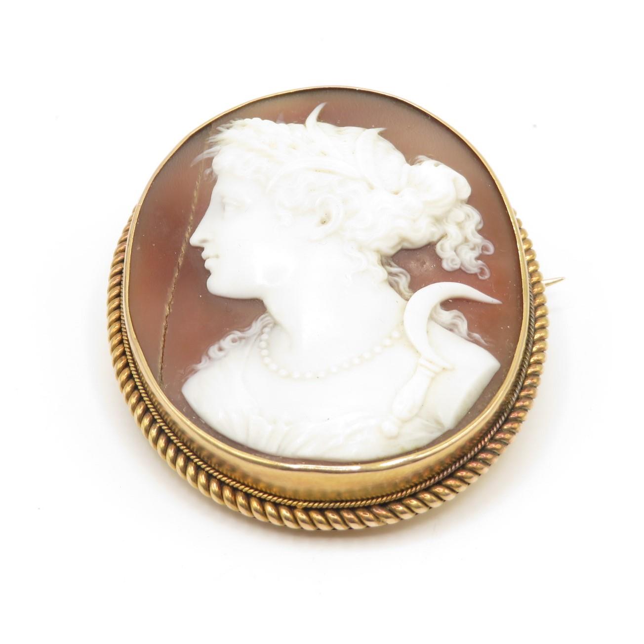 15ct boxed cameo brooch with glass back mid-Victorian 25.2g