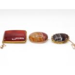 3x 9ct gold and agate insert brooches total weight 34.5g