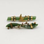 2x 9ct gold and jadeite brooches 9g