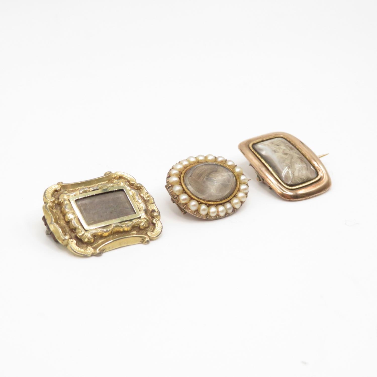 3x 9ct gold Memoriam brooches 28mm diameter 11.4g - Bild 2 aus 3