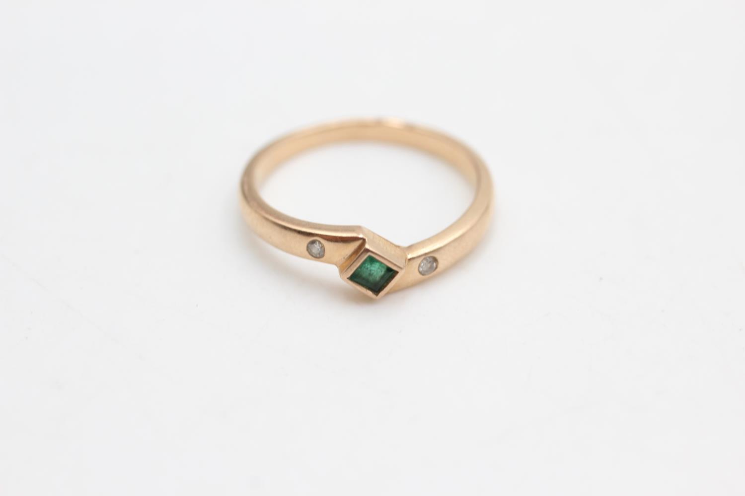 14ct gold diamond & emerald ring (1.3g) Size K