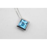 9ct white gold princess cut topaz solitaire pendant necklace (3.3g)