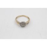 9ct gold starburst diamond ring (2.1g) Size N