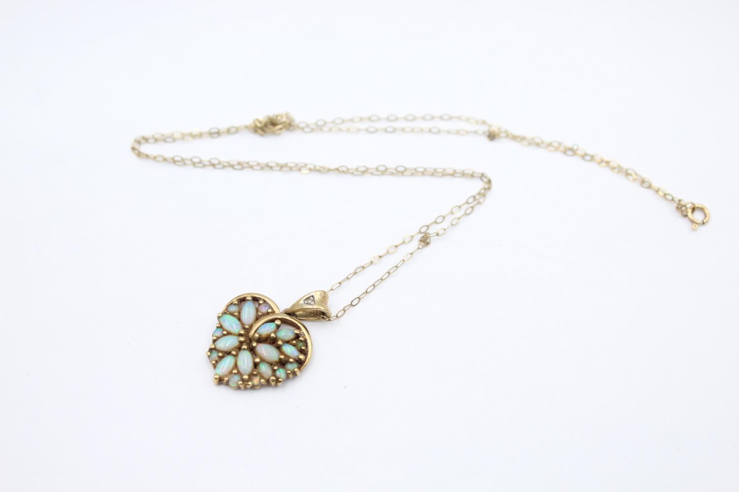 9ct gold framed diamond & opal necklace (2.5g)