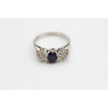 18ct white gold sapphire & diamond ring (2.7g) Size K