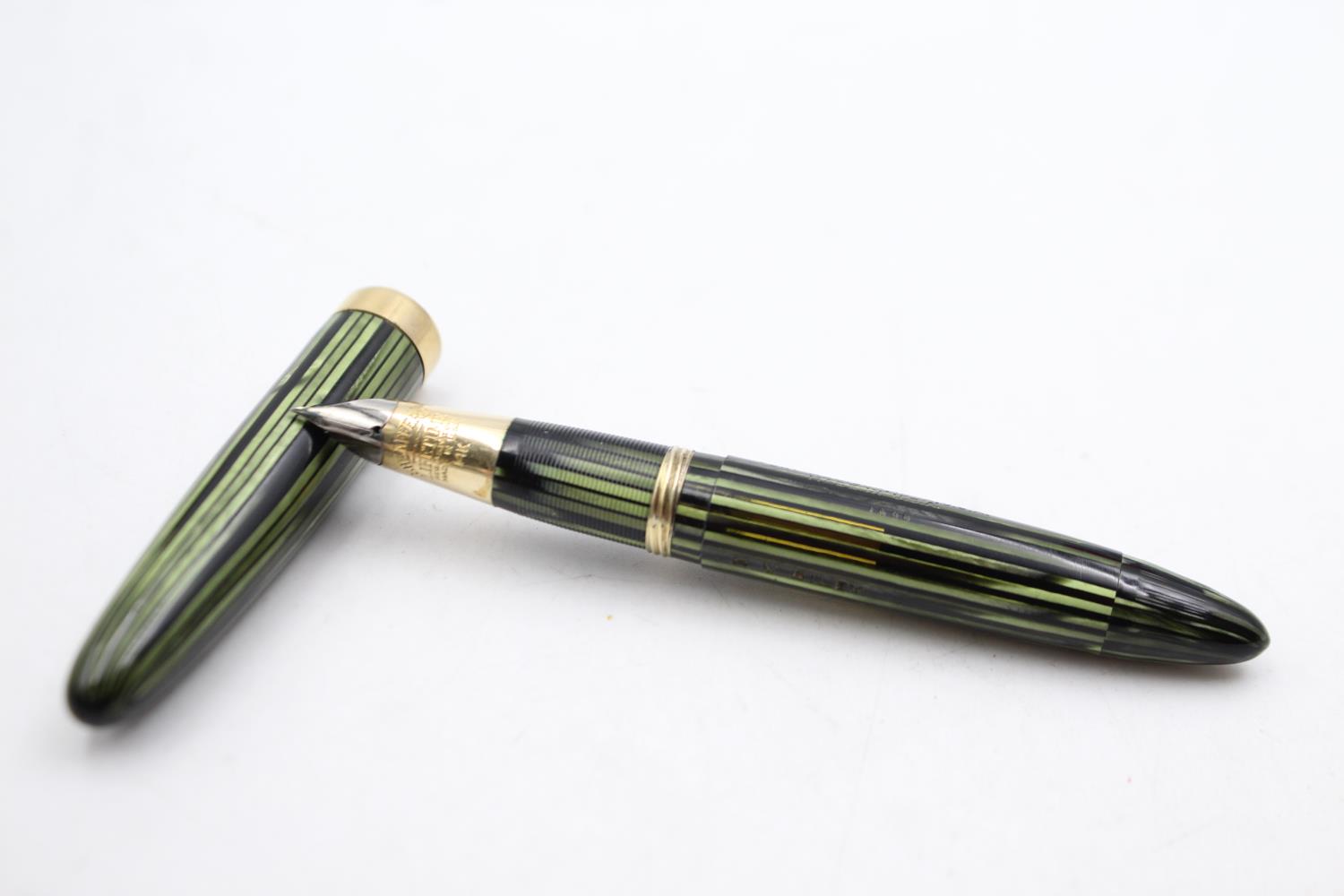 Vintage SHEAFFER Triumph Tuckaway Green FOUNTAIN PEN w/ 14ct Gold Nib WRITING