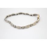 9ct white gold diamond panel bracelet (10.6g)