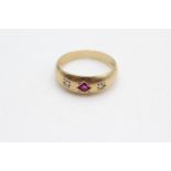9ct gold ruby & diamond gypsy ring (3.5g) Size P
