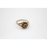 9ct gold floral garnet mid century ring (2.2g) size N