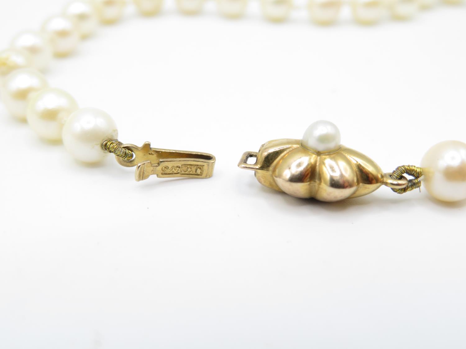 9ct gold clasp pearl bracelet with boxed pearl earrings - Image 4 of 5